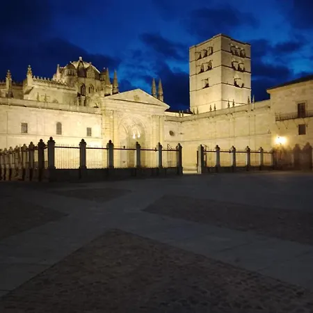 La Casita De Miguel, Con Garaje Y Piscina * Zamora