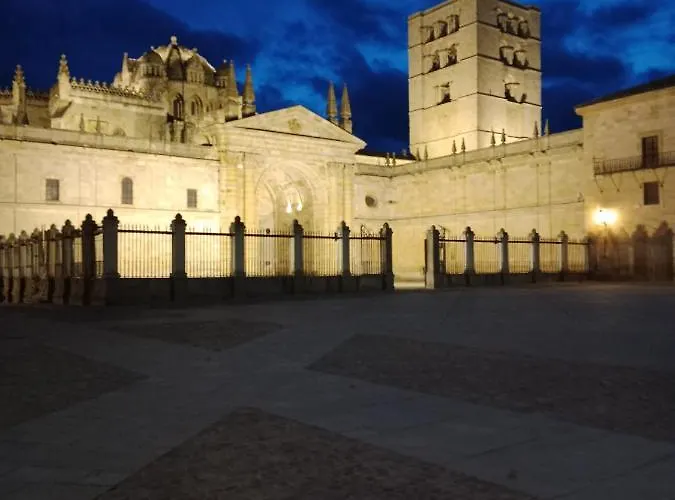 La Casita De Miguel, Con Garaje Y Piscina * Zamora